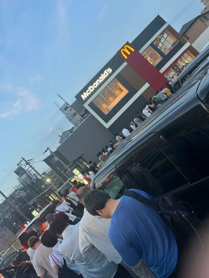 fila - McDonalds - Japão