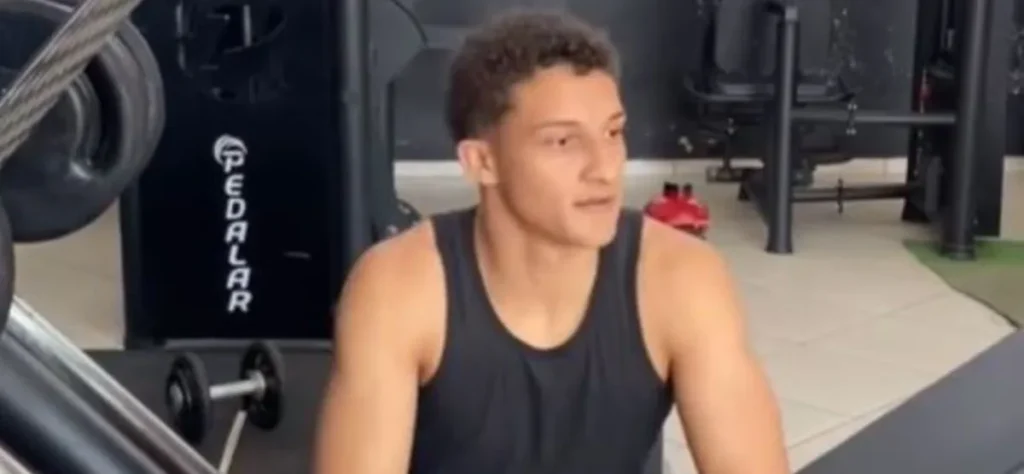 Artur Martins - estagiário - academia