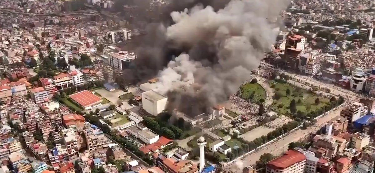 Nepal-incêndio-no-Parlamento