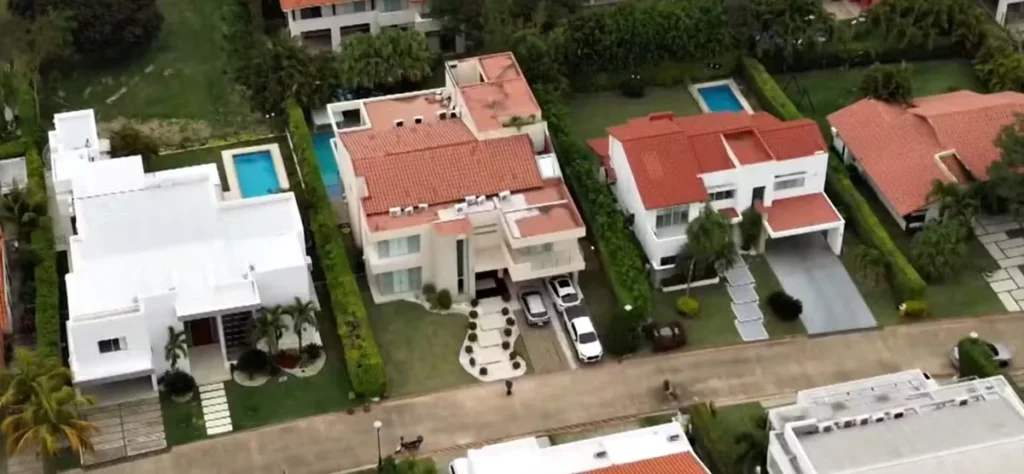 Traficante brasileiro - mansões na Bolívia