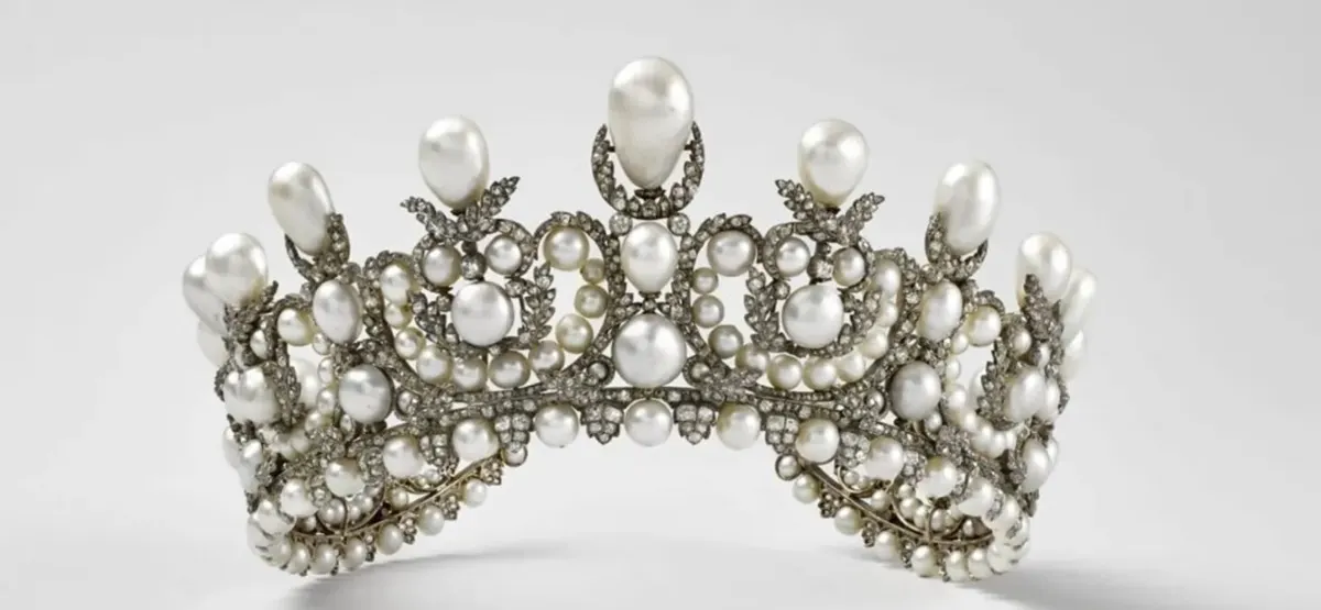 Joia roubada - Louvre 02