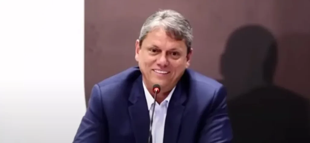 Tarcísio de Freitas - falsificarem coca-cola