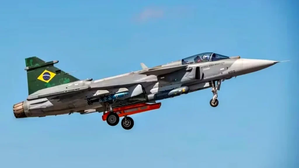 Caça brasileiro lançado