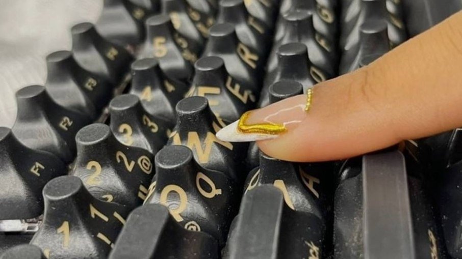 teclado para unhas longas