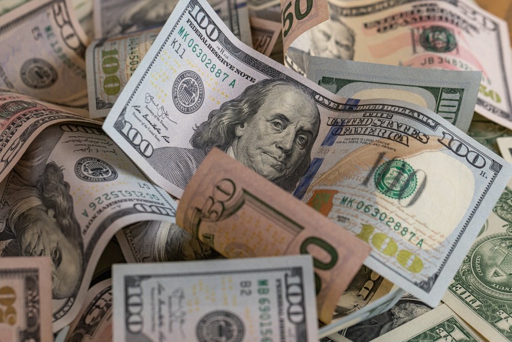 dólar abaixo de R$ 5