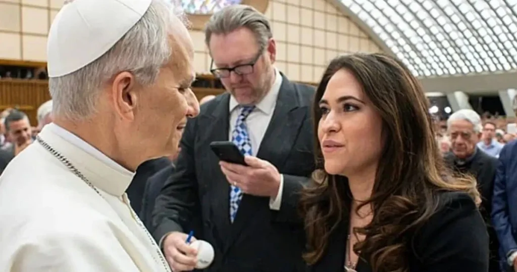 mulher Vaticano comunicação